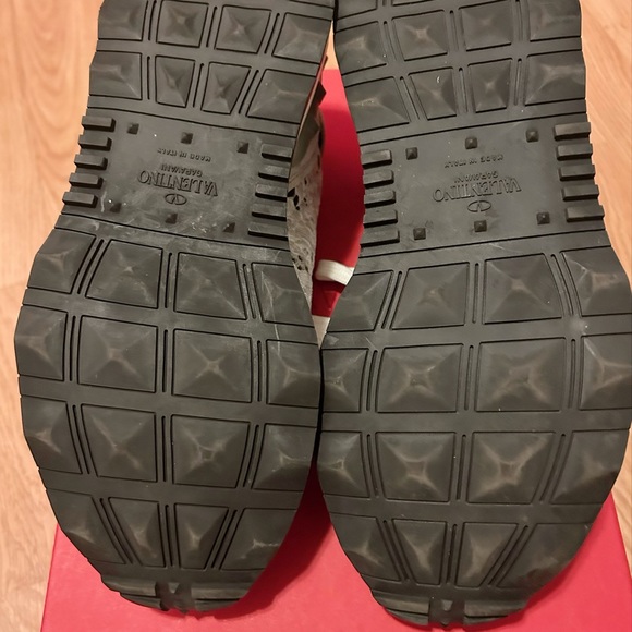 Used Valentine sneaker. - Picture 5 of 5